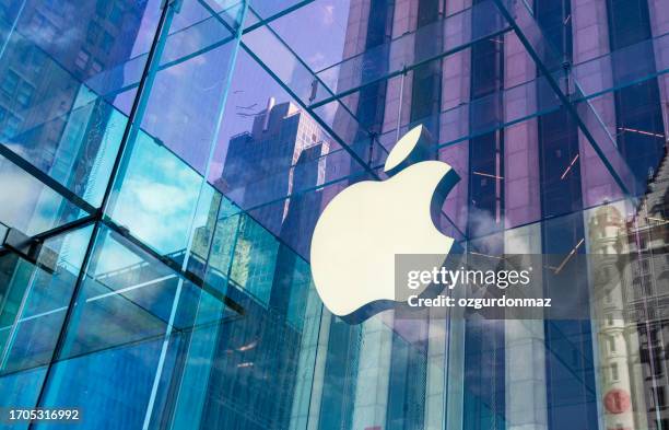 apple store at 5th ave in manhattan, new york city - apple logo stock pictures, royalty-free photos & images