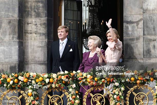 King Willem Alexander, Princess Beatrix of the Netherlands and Queen Maxima appear on the balcony of the Royal Palace to greet the public after her...
