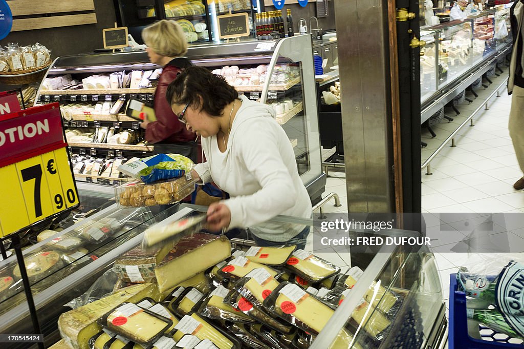 FRANCE-RETAIL-HYPERMARKET-CARREFOUR-ANNIVERSARY