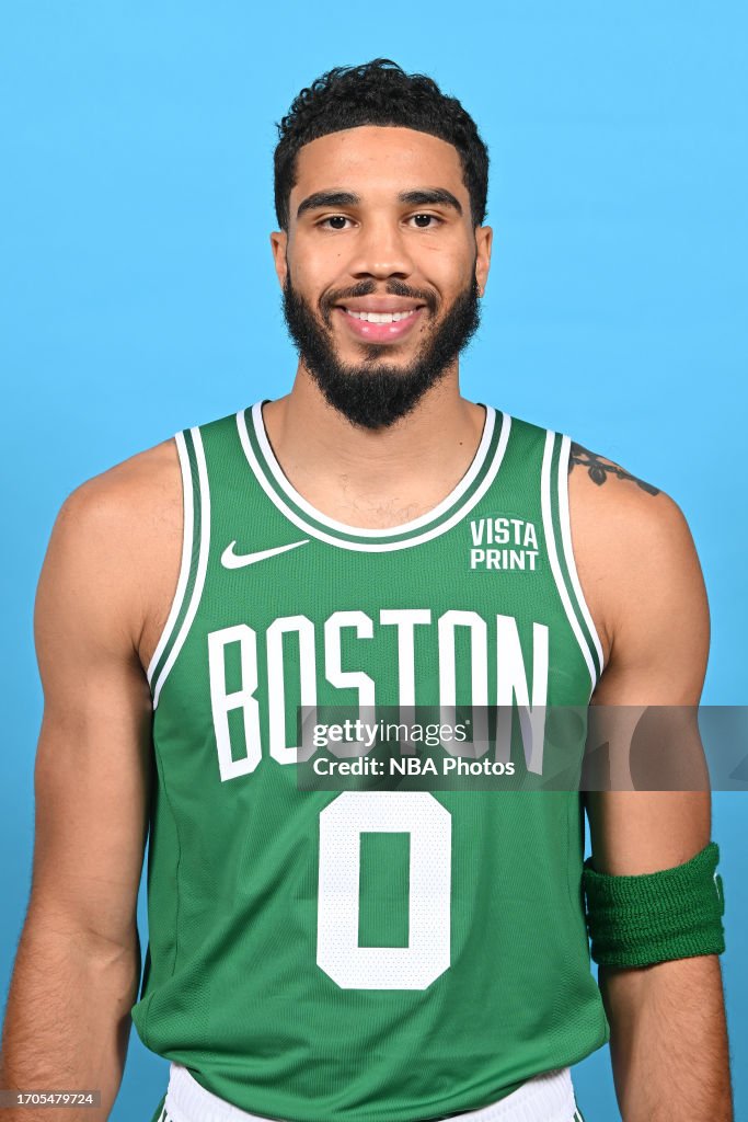 Jayson Jayson Tatum of the Boston Celtics poses for a head shot during... Foto ...