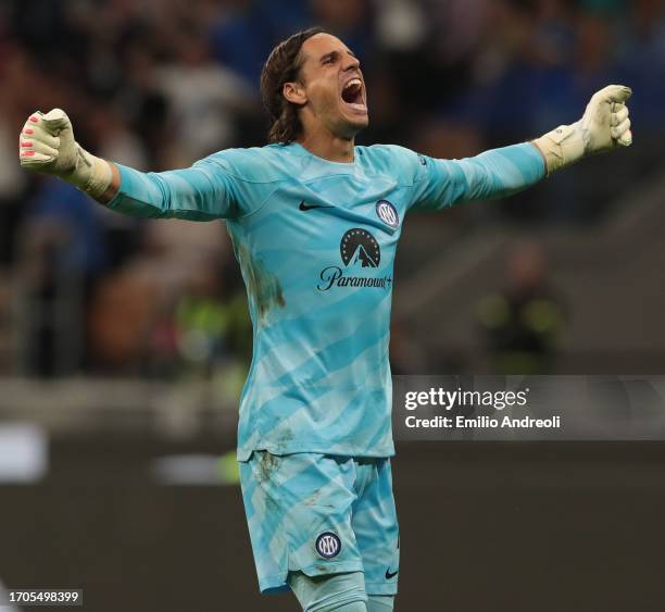 Yann Sommer of FC Internazionale celebrates after his teammate Denzel Dumfries scores during the Serie A TIM match between FC Internazionale and US...