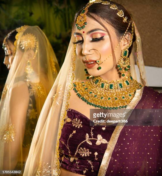 beautiful traditional indian bridal in lehenga and jewelry. - indian bridal makeup stock pictures, royalty-free photos & images