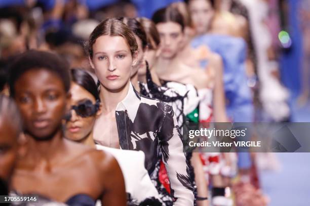 Model walks the runway during the Balmain Ready to Wear Spring/Summer 2024 fashion show as part of the Paris Fashion Week on September 27, 2023 in...