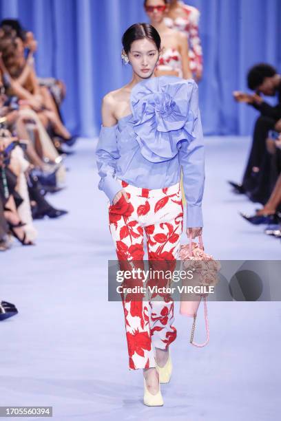 Model walks the runway during the Balmain Ready to Wear Spring/Summer 2024 fashion show as part of the Paris Fashion Week on September 27, 2023 in...