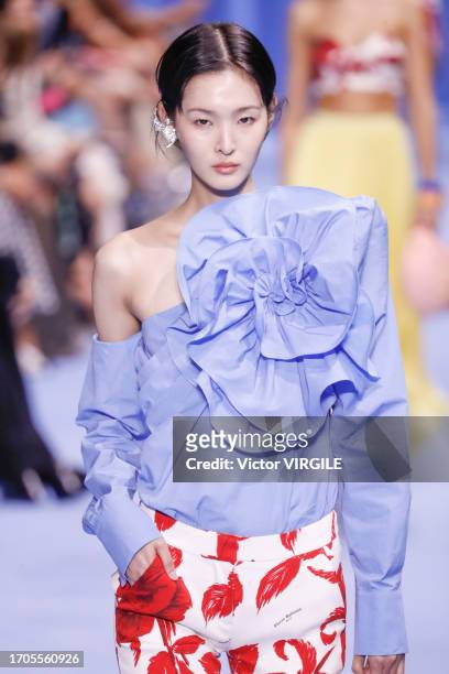 Model walks the runway during the Balmain Ready to Wear Spring/Summer 2024 fashion show as part of the Paris Fashion Week on September 27, 2023 in...