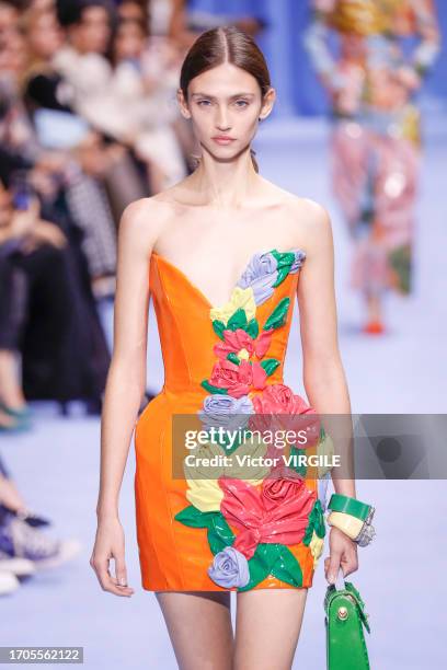 Model walks the runway during the Balmain Ready to Wear Spring/Summer 2024 fashion show as part of the Paris Fashion Week on September 27, 2023 in...