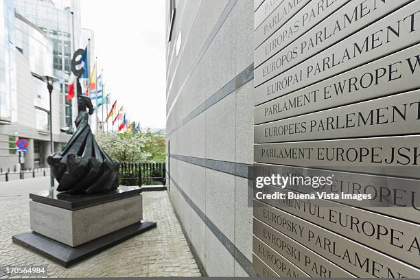 bruxelles, the european parliament. - european parliament stock pictures, royalty-free photos & images