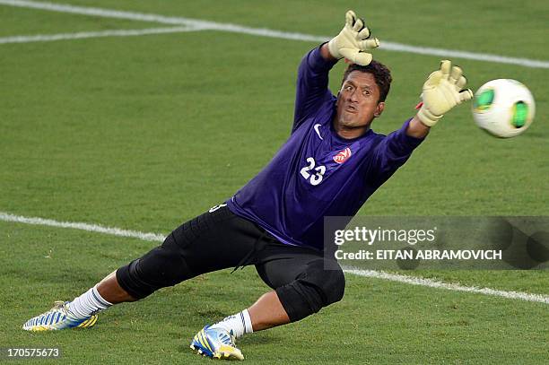 Tahiti's national football team goalkeeper Xavier Samin, fails to catch the ball during a training session in Belo Horizonte, Minas Gerais State, on...