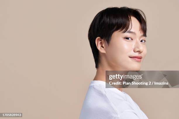 korea, male, youth, color makeup, skin, gesture - irritation cutanée photos et images de collection