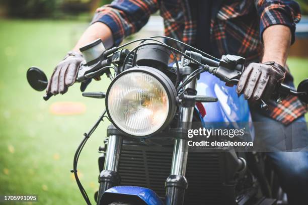 man seat on the motorcycle - single cylinder motorcycle stock pictures, royalty-free photos & images