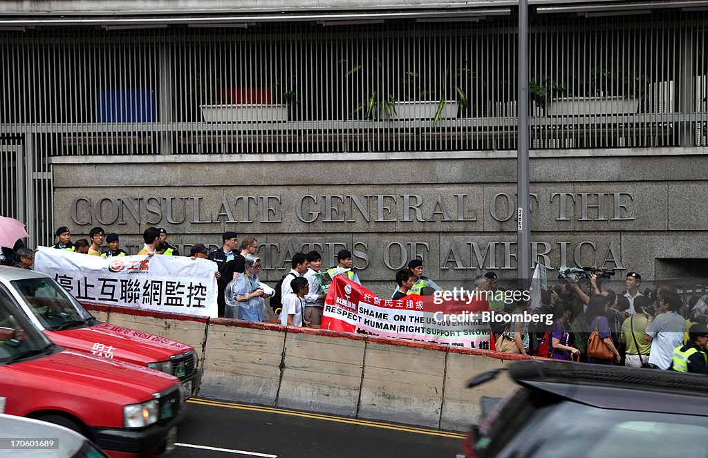 Hong Kong Protesters Call on Government to Protect Snowden