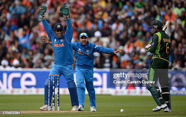 India captain MS Dhoni celebrates the dismissal of Shoaib Malik of Pakistan during the ICC Champions Trophy match between India and Pakiatan at...