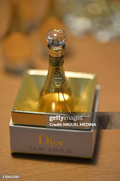 2,459 Dior Parfum Stock Photos, High-Res Pictures, and Images - Getty Images