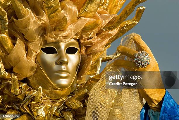 venice masquerader - venetiaans masker stockfoto's en -beelden