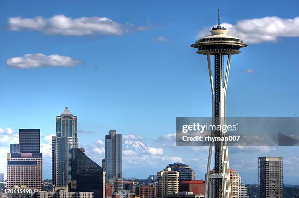 skyline von seattle - seattle stock-fotos und bilder