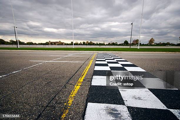 finish line (amplia - sports track fotografías e imágenes de stock