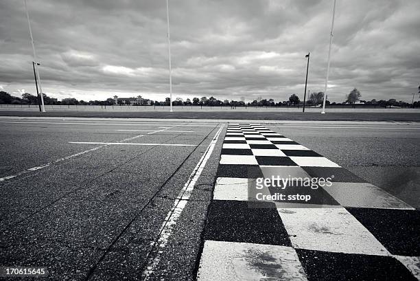 racing finish line - grand prix motor racing stock pictures, royalty-free photos & images
