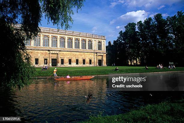 andare in barca del fiume cam al trinity college, il cambridge university - cam foto e immagini stock