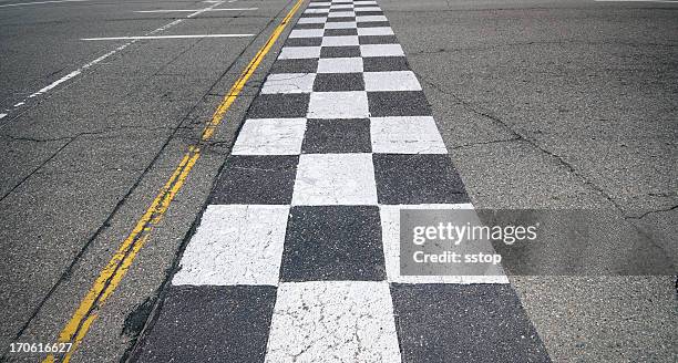 fim de linha - pista-de-automobilismo imagens e fotografias de stock