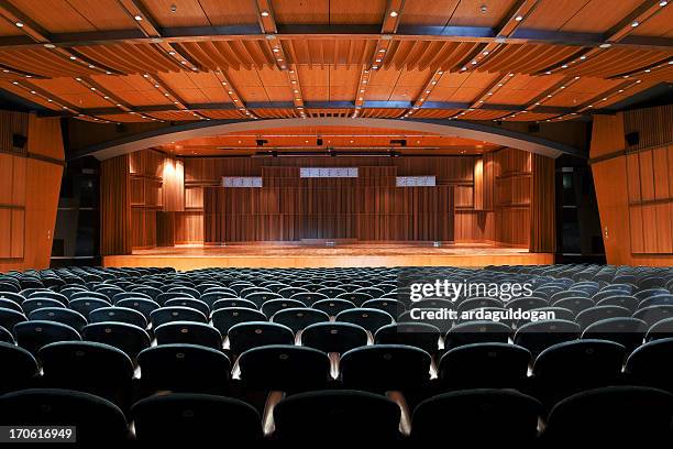 empty theater - concertgebouw stockfoto's en -beelden