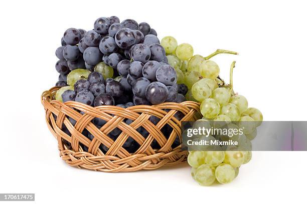 grapes in a wicker basket - white grape 個照片及圖片檔