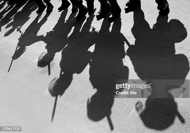 riot police - police in riot gear stockfoto's en -beelden