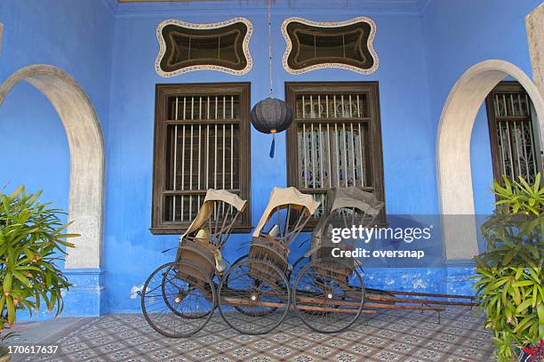 rickshaws - penang stockfoto's en -beelden