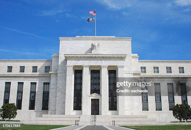 exterior of the us federal reserve building in washington dc - centrale bank stockfoto's en -beelden