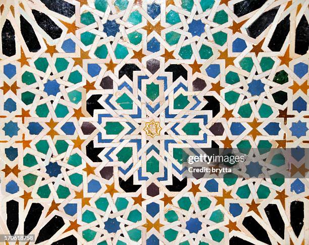 detalles de los mosaicos en nasrid palacio de alhambra, sevilla, españa - granada spain landmark fotografías e imágenes de stock