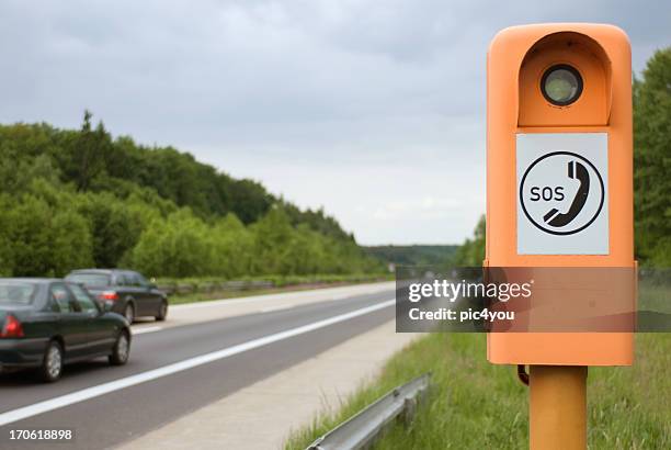 sos telefon. - mittelstreifen stock-fotos und bilder