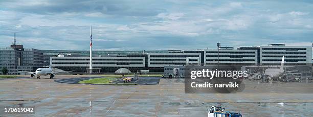 paris charles de gaulle international airport - paris airport stock pictures, royalty-free photos & images