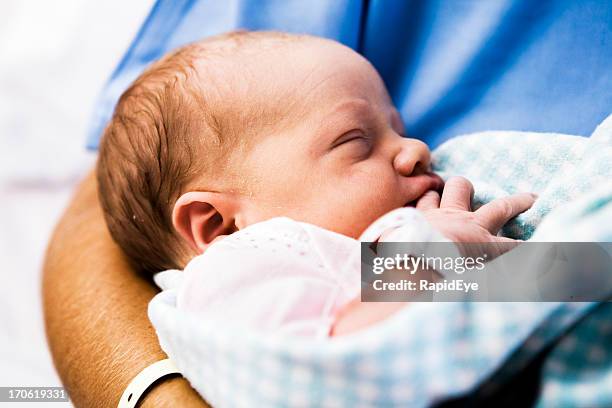 neugeborene baby - namensband stock-fotos und bilder