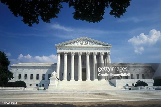 us supreme court - gebouw van het amerikaans hooggerechtshof stockfoto's en -beelden