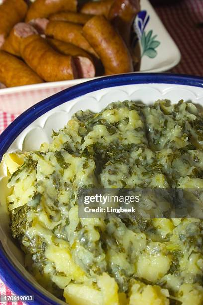 boerenkool, einem niederländischen speisen - aardappel stock-fotos und bilder