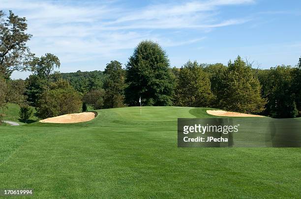 lush green fairway looking towards the green on a sunny day  - golf course stock pictures, royalty-free photos & images