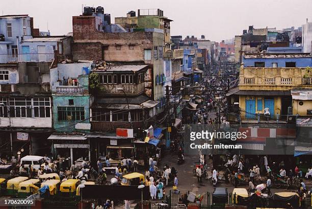 dim-colored landscape of the crowded city of new delhi - mumbai stock pictures, royalty-free photos & images