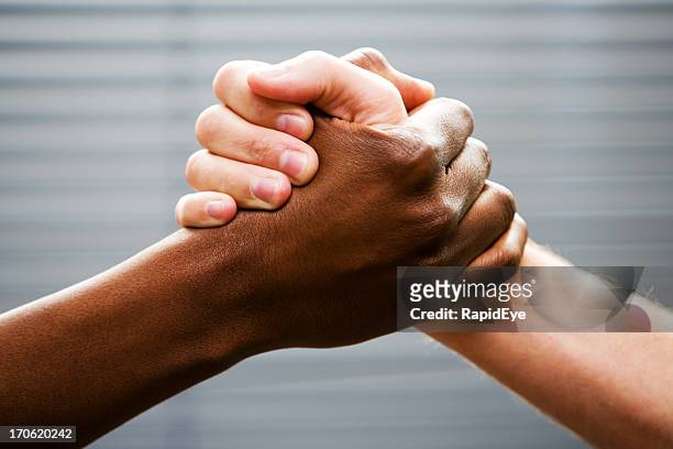 black-white arm wrestling - black white stockfoto's en -beelden