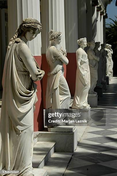 woman sculpture - expensive statue stockfoto's en -beelden