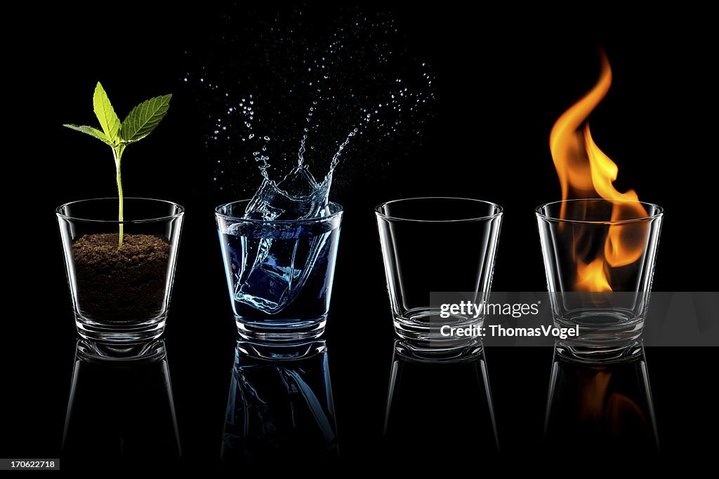 Elemento clásico de agua, tierra, fuego vidrio cuatro aire libre