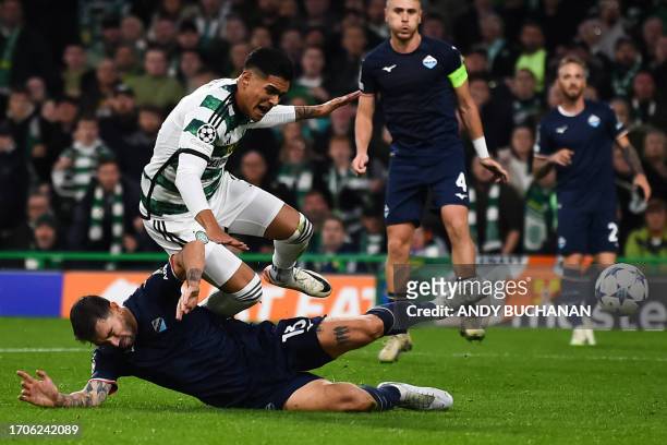 Lazio's Italian defender Alessio Romagnoli tackles Celtic's Honduras striker Luis Palma during the UEFA Champions League group E football match...