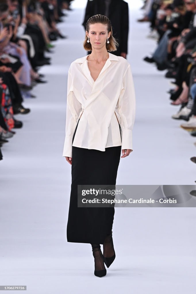 Givenchy : Runway - Paris Fashion Week - Womenswear Spring/Summer 2024