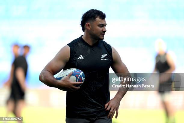 David Havilli of the All Blacks looks on during the All Blacks captain's run ahead of their Rugby World Cup France 2023 match against Italy at Parc...