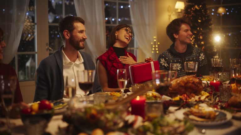https://media.gettyimages.com/id/1706329089/video/parents-and-relatives-enjoying-christmas-dinner-together-in-a-cozy-home-in-the-evening.jpg?b=1&s=640x640&k=20&c=7w1do_-aAyDz7yFMBAl3pW1h6Uq-g2SBtZ6aIw4KbYg=