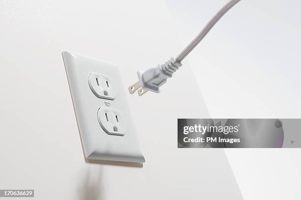 plugging in - plug imagens e fotografias de stock