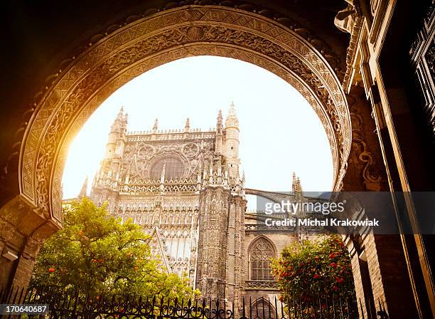 catedral de sevilla - seville fotografías e imágenes de stock