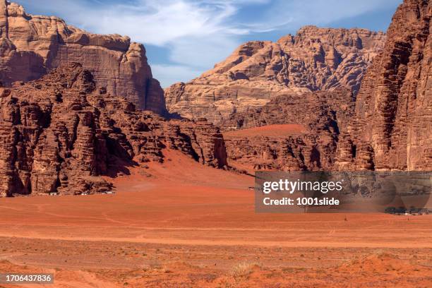 tents for tourist accommodation in wadi rum - wadi rum stock pictures, royalty-free photos & images