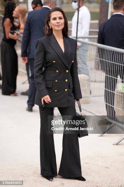 Hayley Atwell attends the Chloé Womenswear Spring/Summer 2024 show as part of Paris Fashion Week on September 28, 2023 in Paris, France.