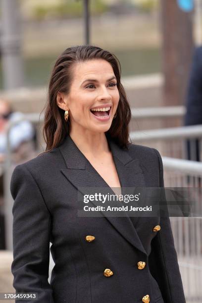 Hayley Atwell attends the Chloé Womenswear Spring/Summer 2024 show as part of Paris Fashion Week on September 28, 2023 in Paris, France.