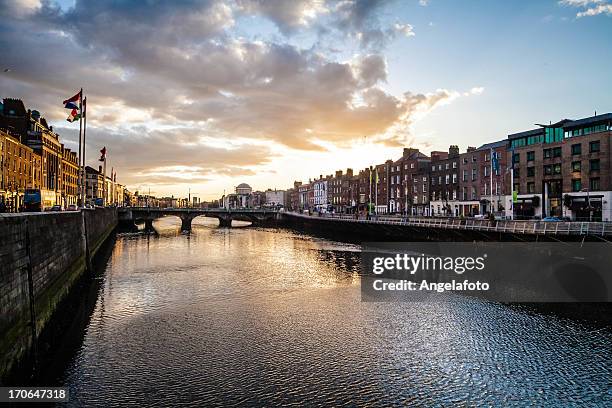 dublin,  liffey river at sunset - dublin city stock pictures, royalty-free photos & images