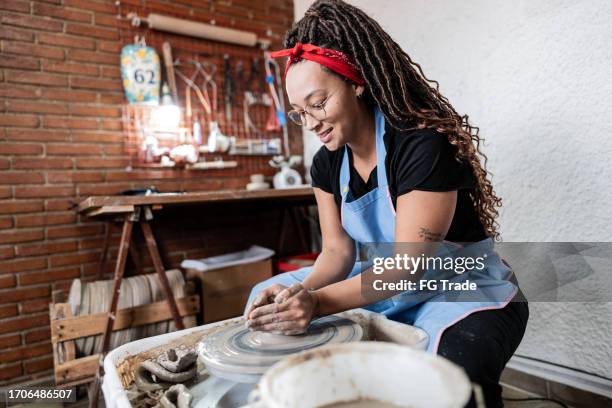 Modelling Pottery 242 Art Modeling Studios Stock Photos, High-Res Pictures, and Images ...